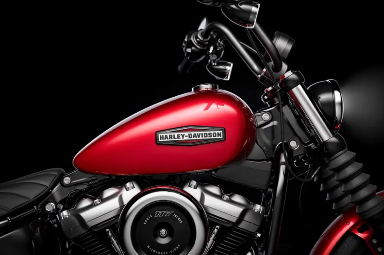 Timeless Colorways with a Legendary Medallion | Harley-davidson® Online