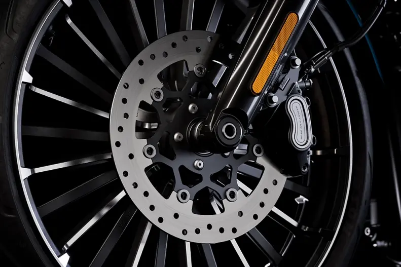 300 Mm Front Disc + 21” (533mm) Wheel | Harley-davidson® Online