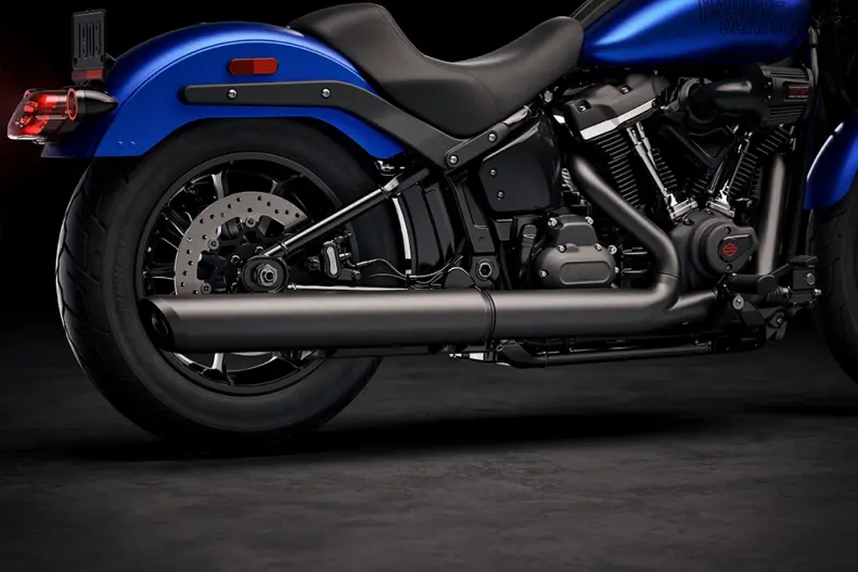 Performance-tuned 2-into-1 Exhaust | Harley-davidson® Online