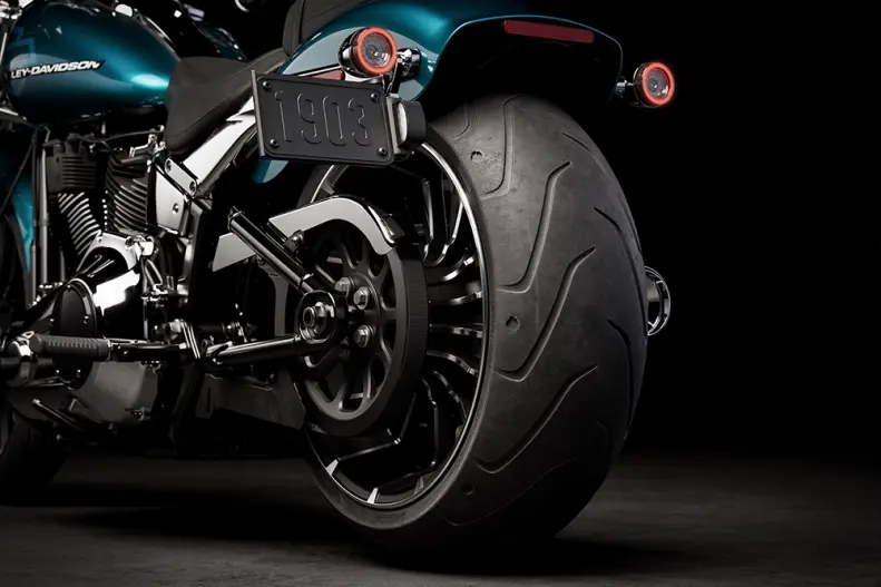 Boldly Profiled 240 Mm Rear Tire | Harley-davidson® Online