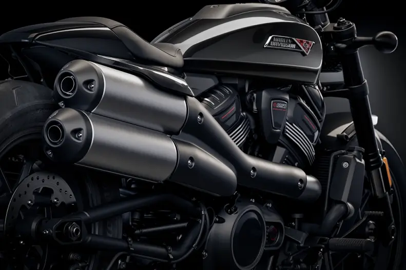 High-mount 2-1-2 Exhaust | Harley-davidson® Online