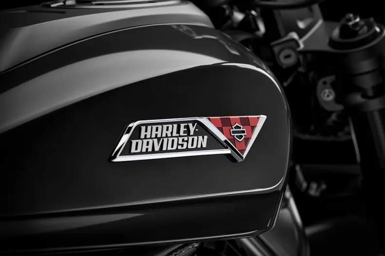 Vintage-inspired Tank Medallion | Harley-davidson® Online