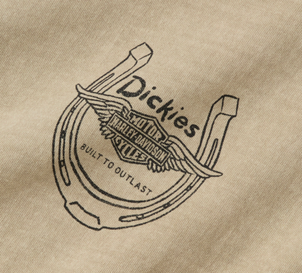 96095-26vm C | Harley-davidson® Online Dickies logo on beige fabric with wings surrounding a circular emblem and the slogan 'Built to Last'.