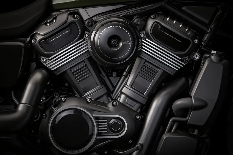 Mile-munching Revolution Max 975t Motor | Harley-davidson® Online