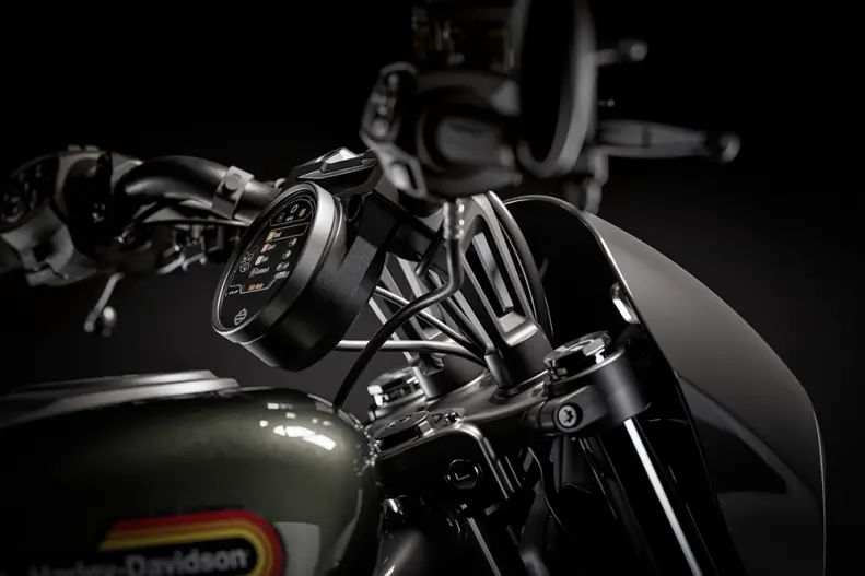 Comfortable High-rise Bars + 5” (127 Mm) Risers | Harley-davidson® Online